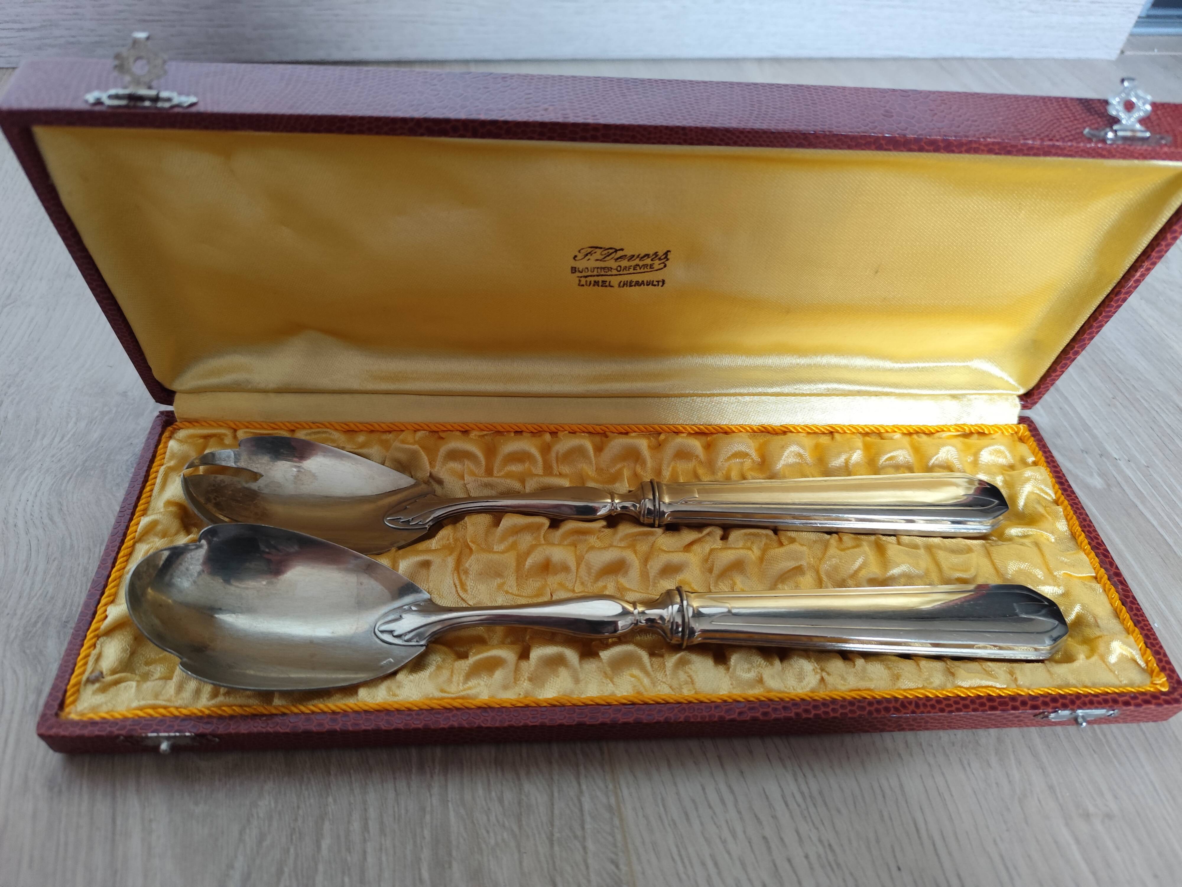 Silver-plated metal salad serving spoons in their vintage case