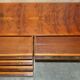 Buffet militaire vintage en bois d'if moucheté - Cabinet bar