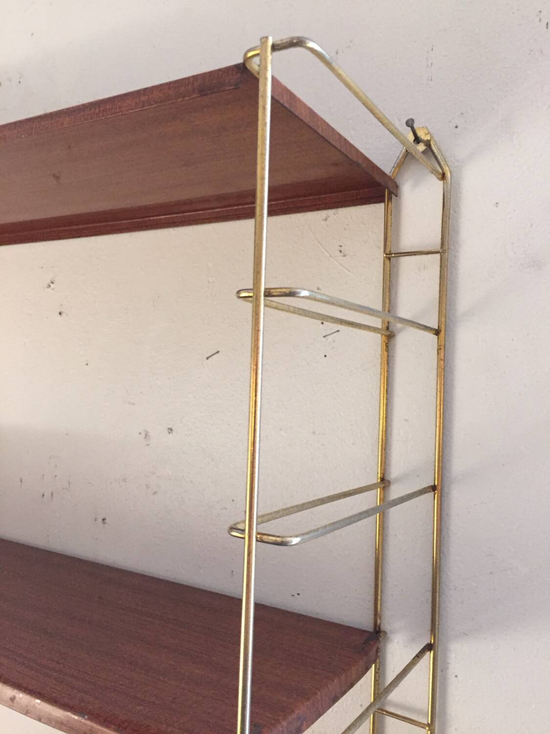 String shelf