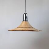 Grand lampadaire vintage en osier avec un dessus en chrome et un abat-jour en osier naturel – lumière suspendue italienne des années 1970 de l'ère spatiale.