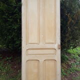 Old molded separation door
