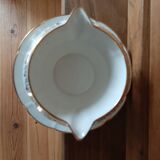 Porcelain sauce boat