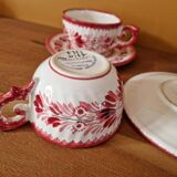 Henriot in Quimper - Set of 2 cups and saucers with a floral design.