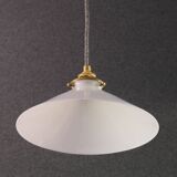 Suspension in high white opaline - delivered with a new cable and socket