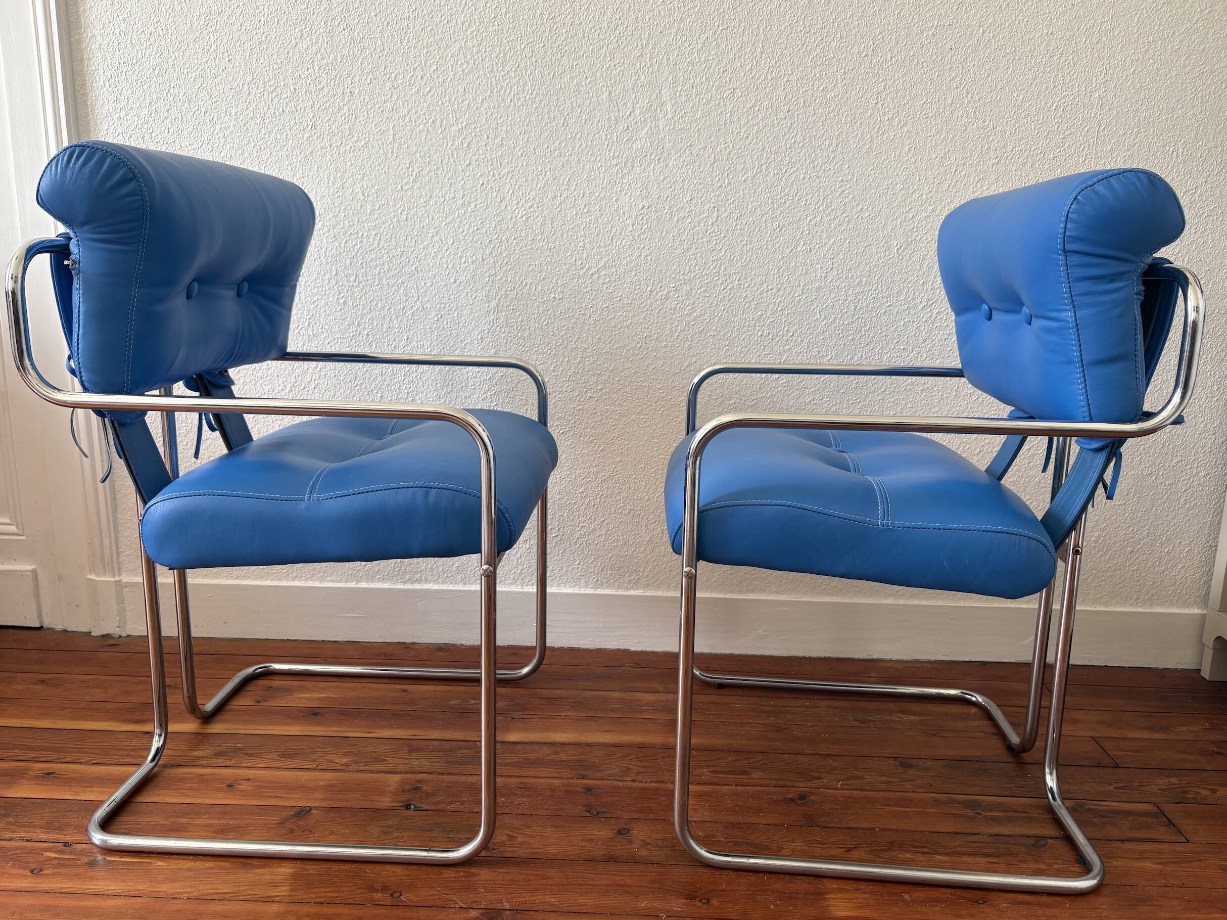 Paire de fauteuils modèle “Tucroma”, dessinés en 1971 par Guido Faleschini pour l’éditeur italien i4 Mariani