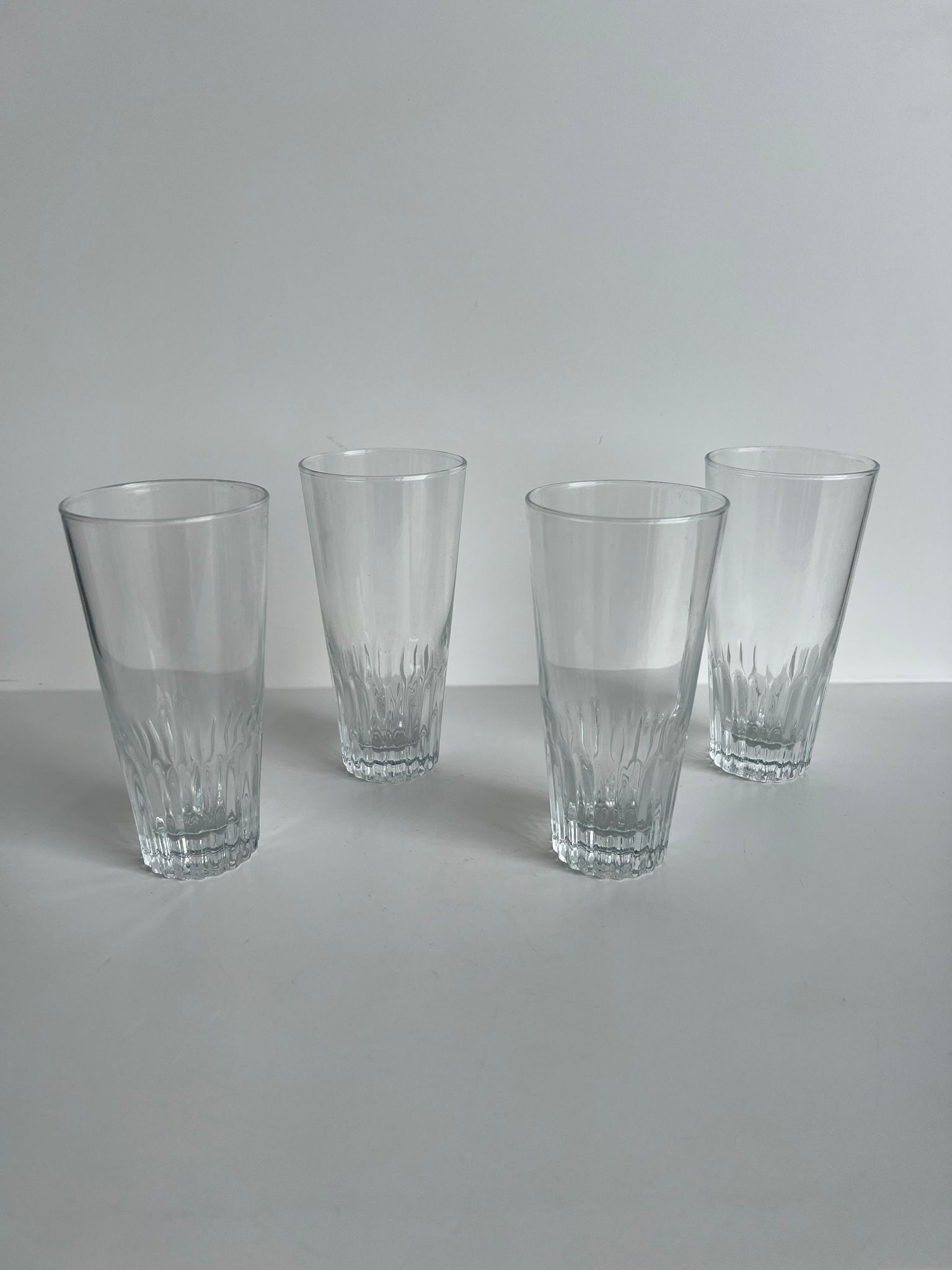 Set of 4 glasses with orangeade H: 12,5cm