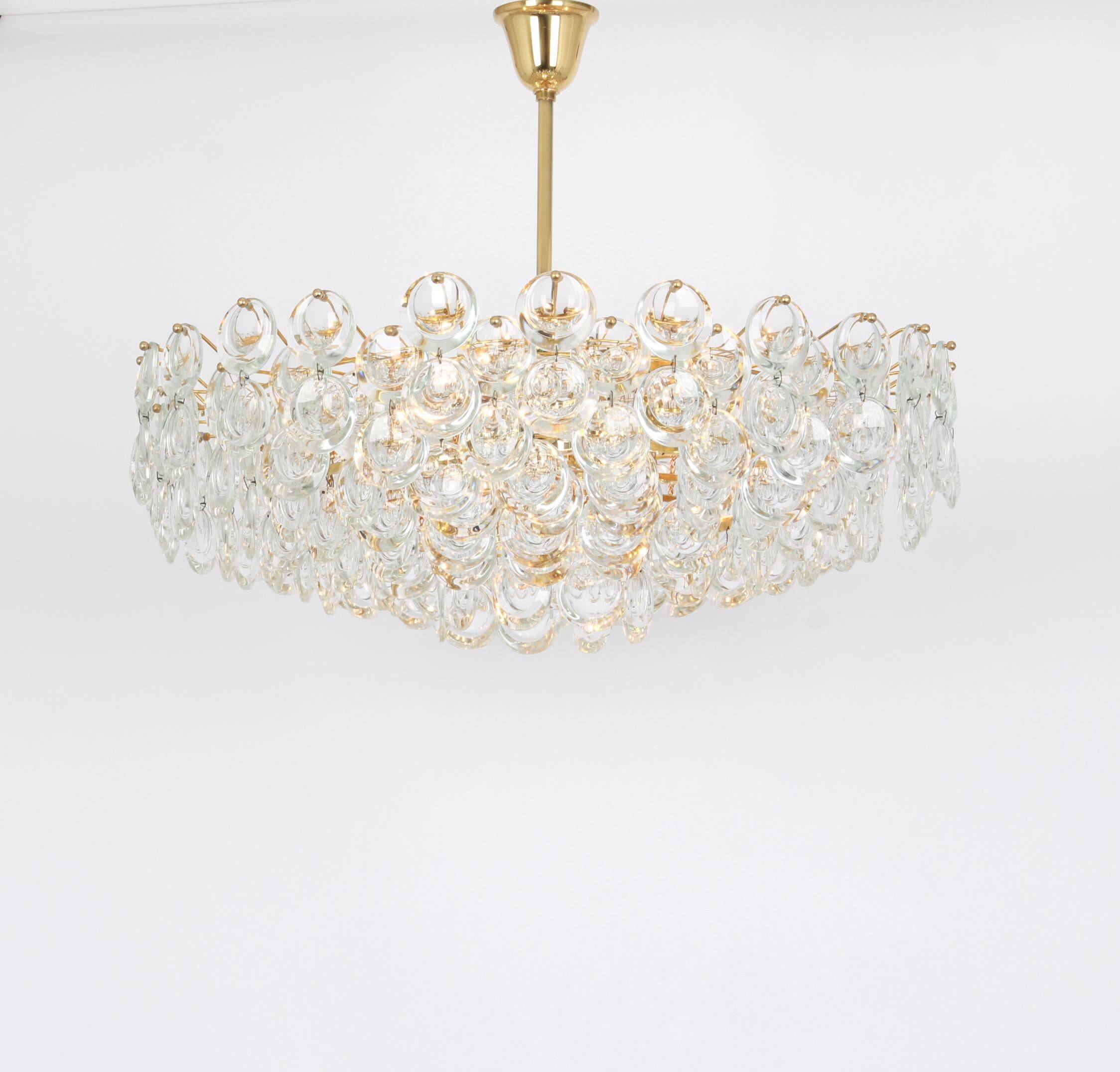 Large chandelier in gilded brass and crystal, Sciolari design by Palwa, Germany, 1970s.