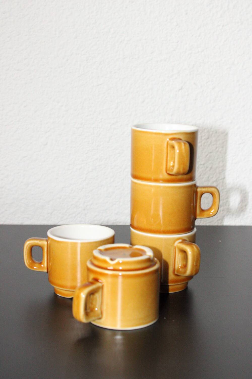Set of 5 vintage mustard-coloured ceramic mugs.