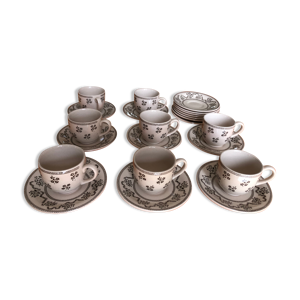 Lot comprenant 8 tasses à café et 15 sous-tasses CollectIon Petite Fleur JOHNSON BROTHERS.