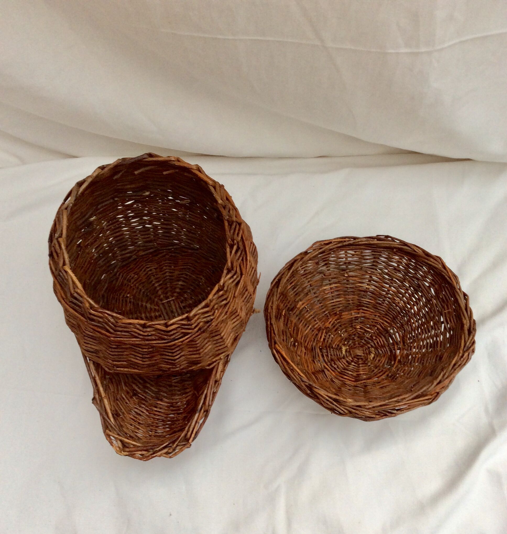 Wicker and rattan basket dispenser with lid