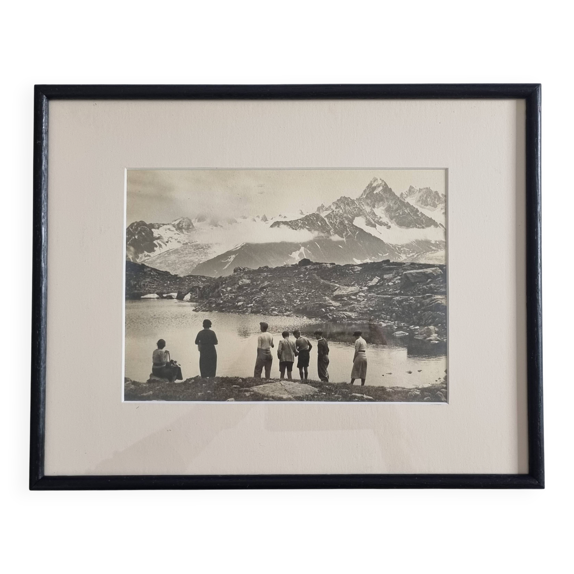 Framed vintage photograph of an alpine lake with hikers, 1930, 36 x 29 cm.