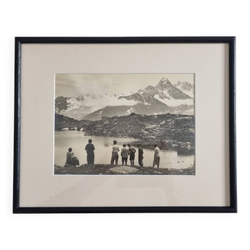 Photographie ancienne encadrée lac alpin avec randonneurs 1930 36 x 29 cm