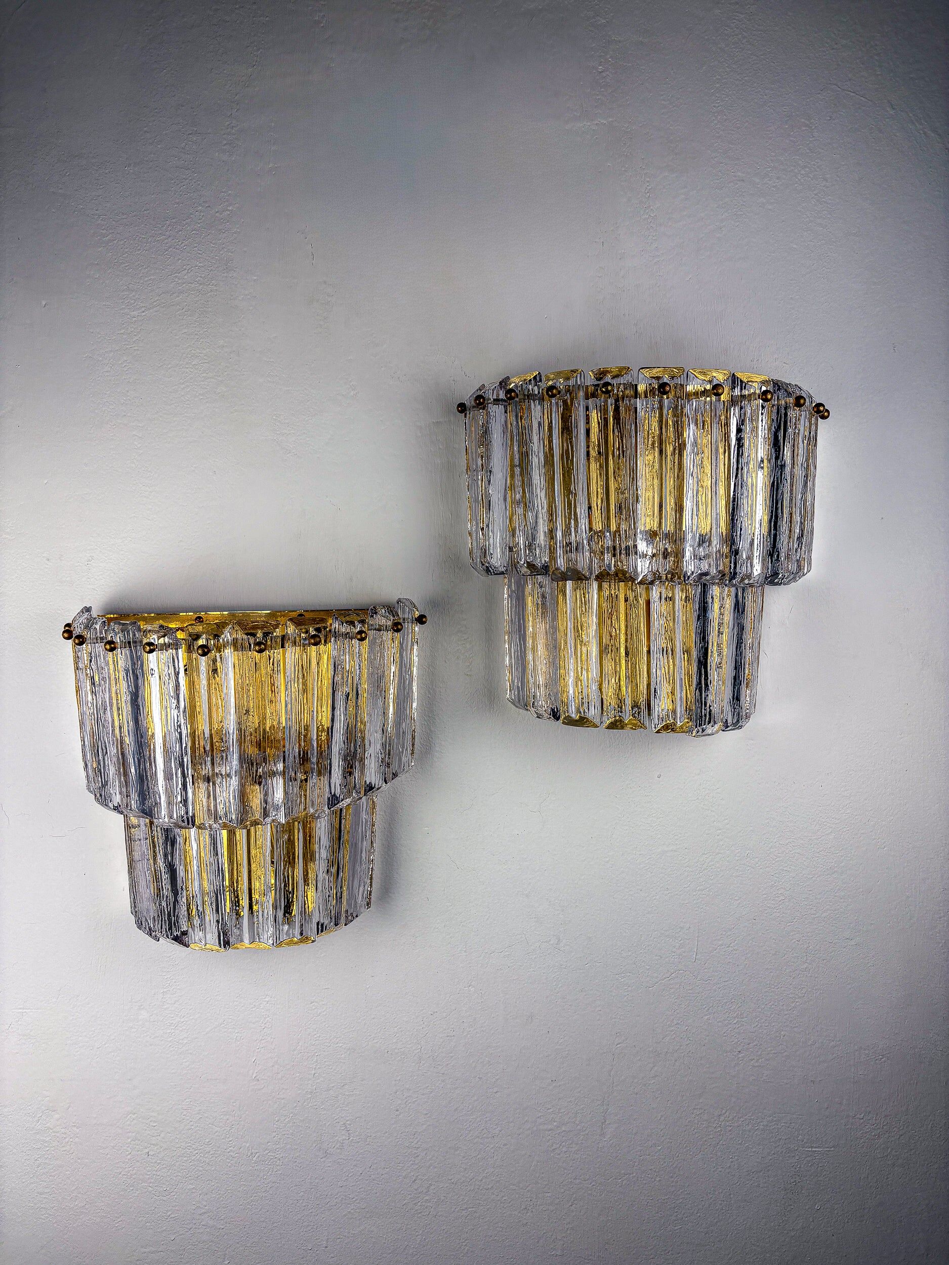 Paire de appliques murales en verre de Murano givré à deux niveaux, Italie, années 1970.