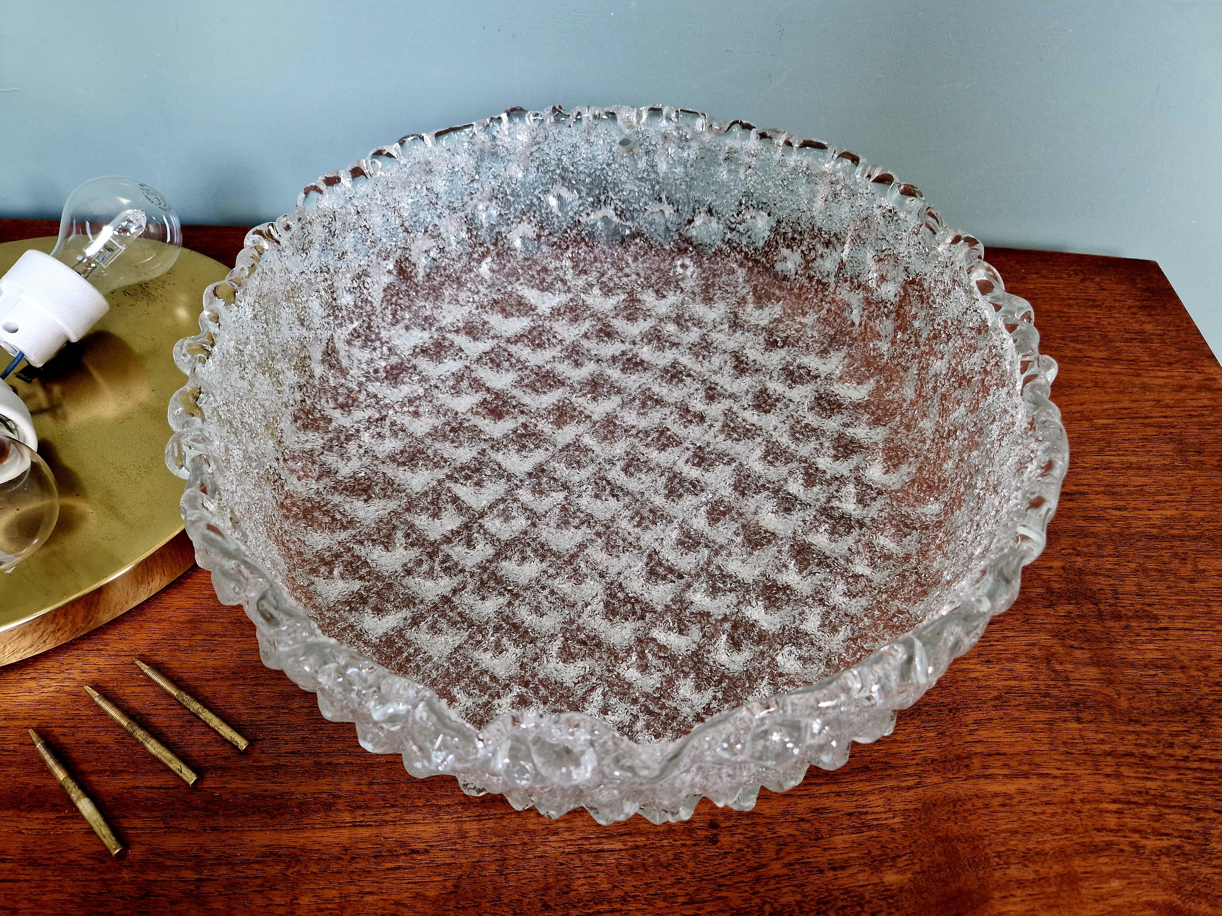 Grand plafonnier en laiton et verre givré, Hillebrand Lightning, 1970