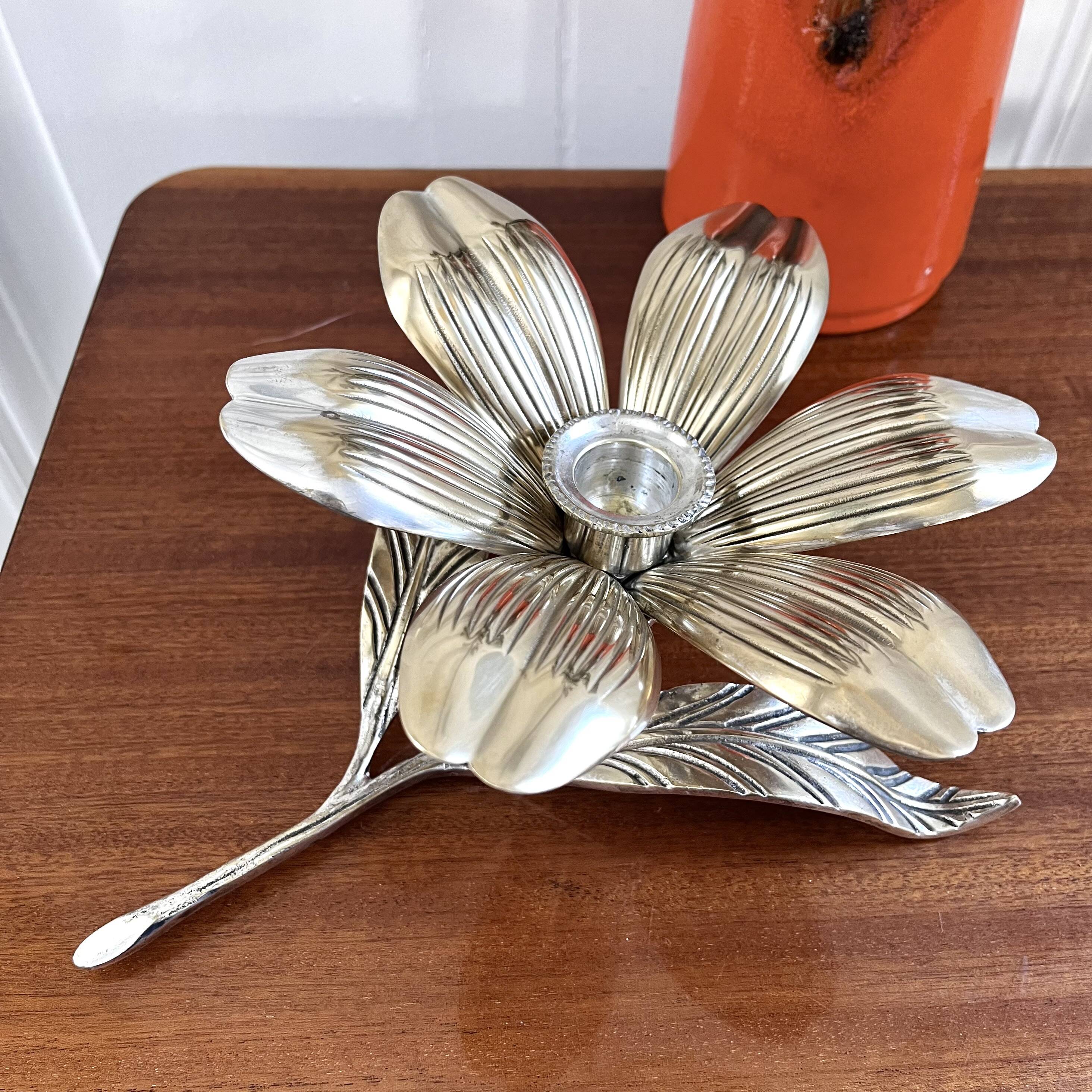 Flower candle holder with removable petals and ashtrays from the 60s/70s