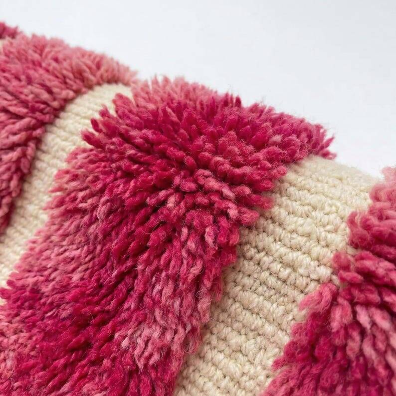 Beni Ourain Berber rug, handwoven in traditional style, size 200x300 cm.