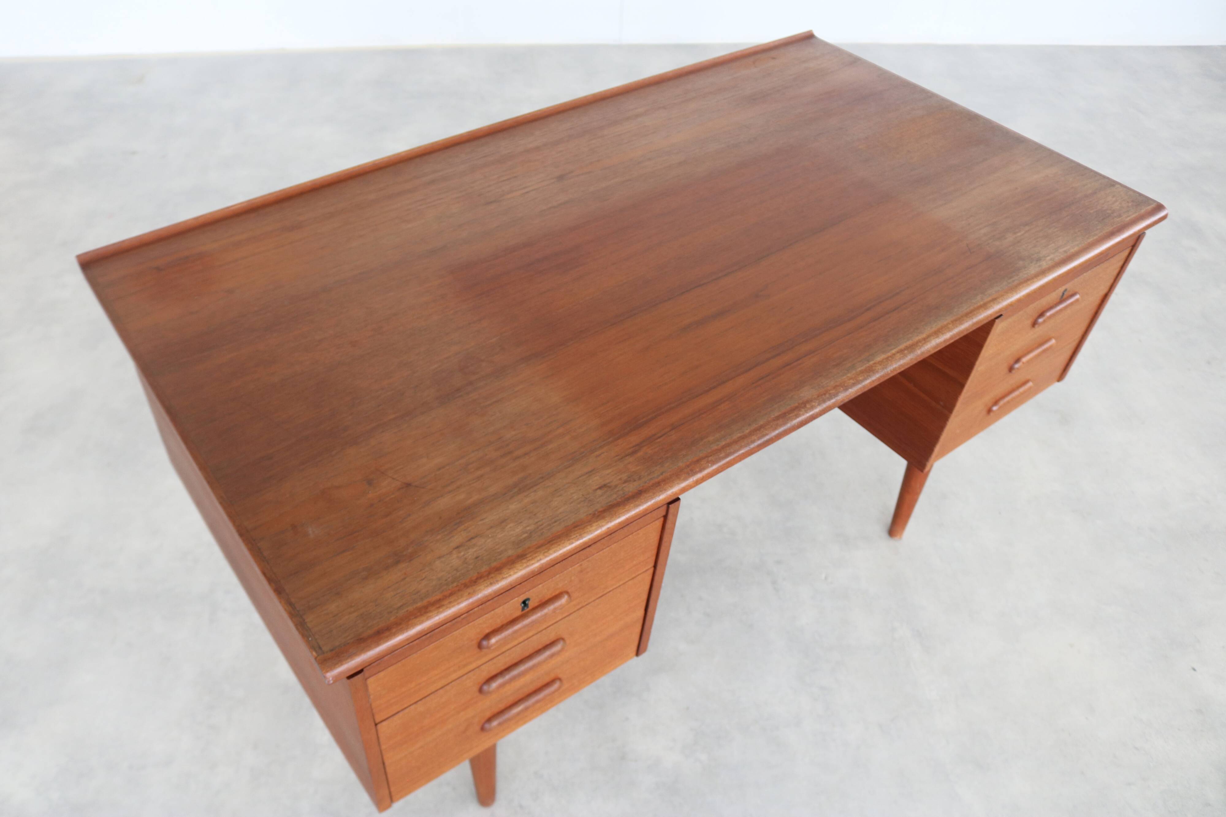 vintage desk | 1960s | teak | Danish