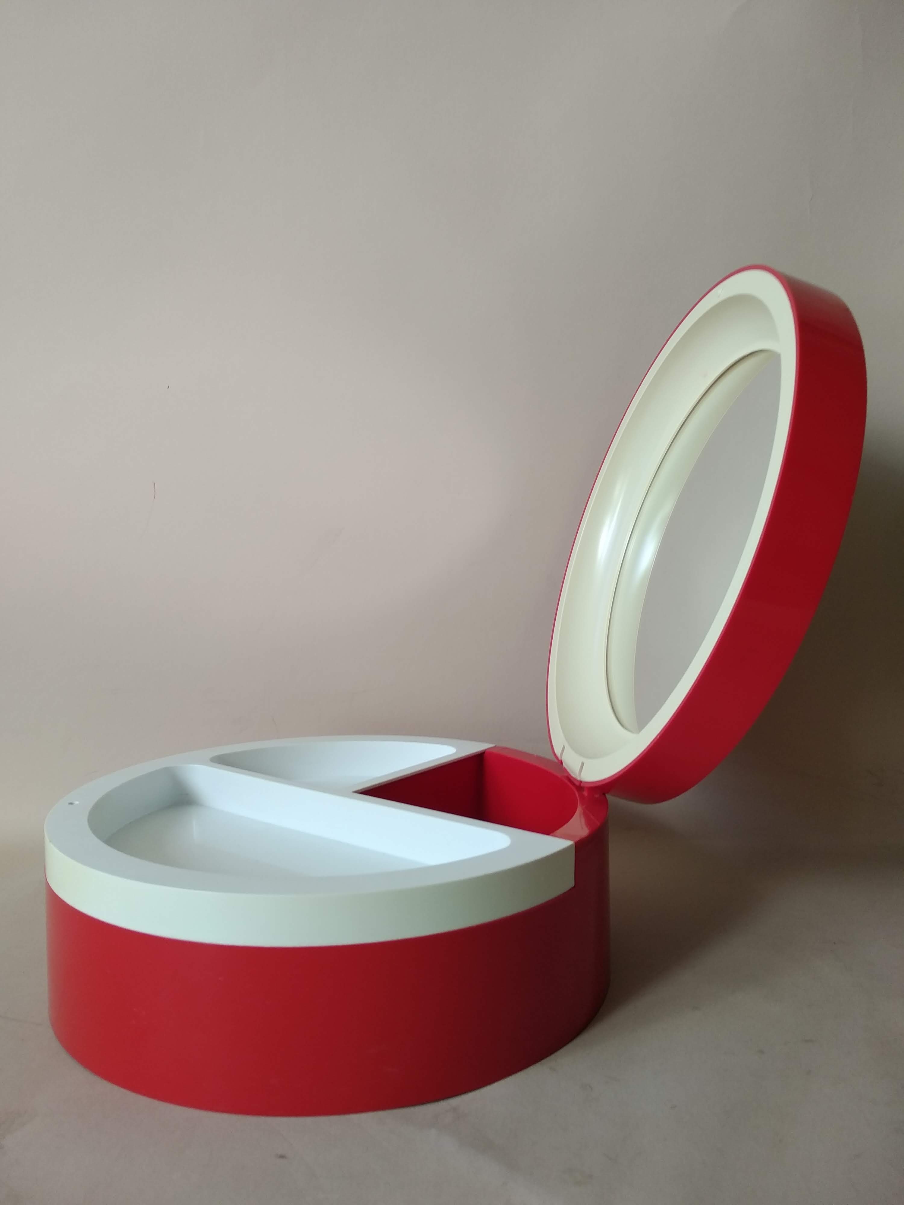 Makeup box space age 60s, 70s