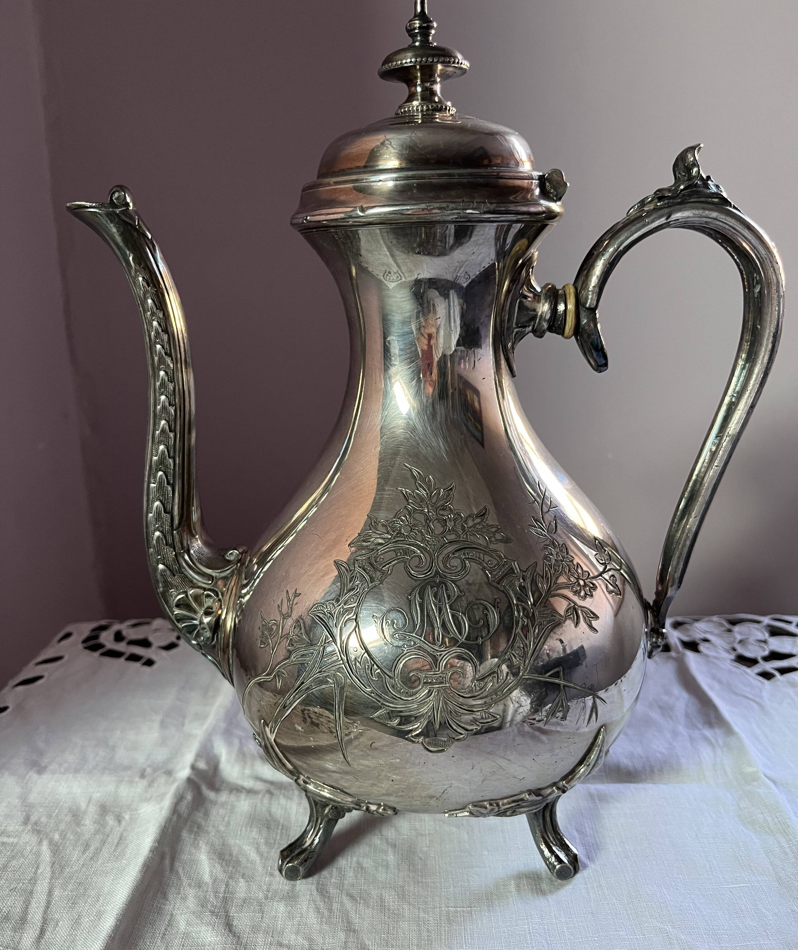 Shaw & Fisher - Sheffield (silver plated) English teapot, 19th century
