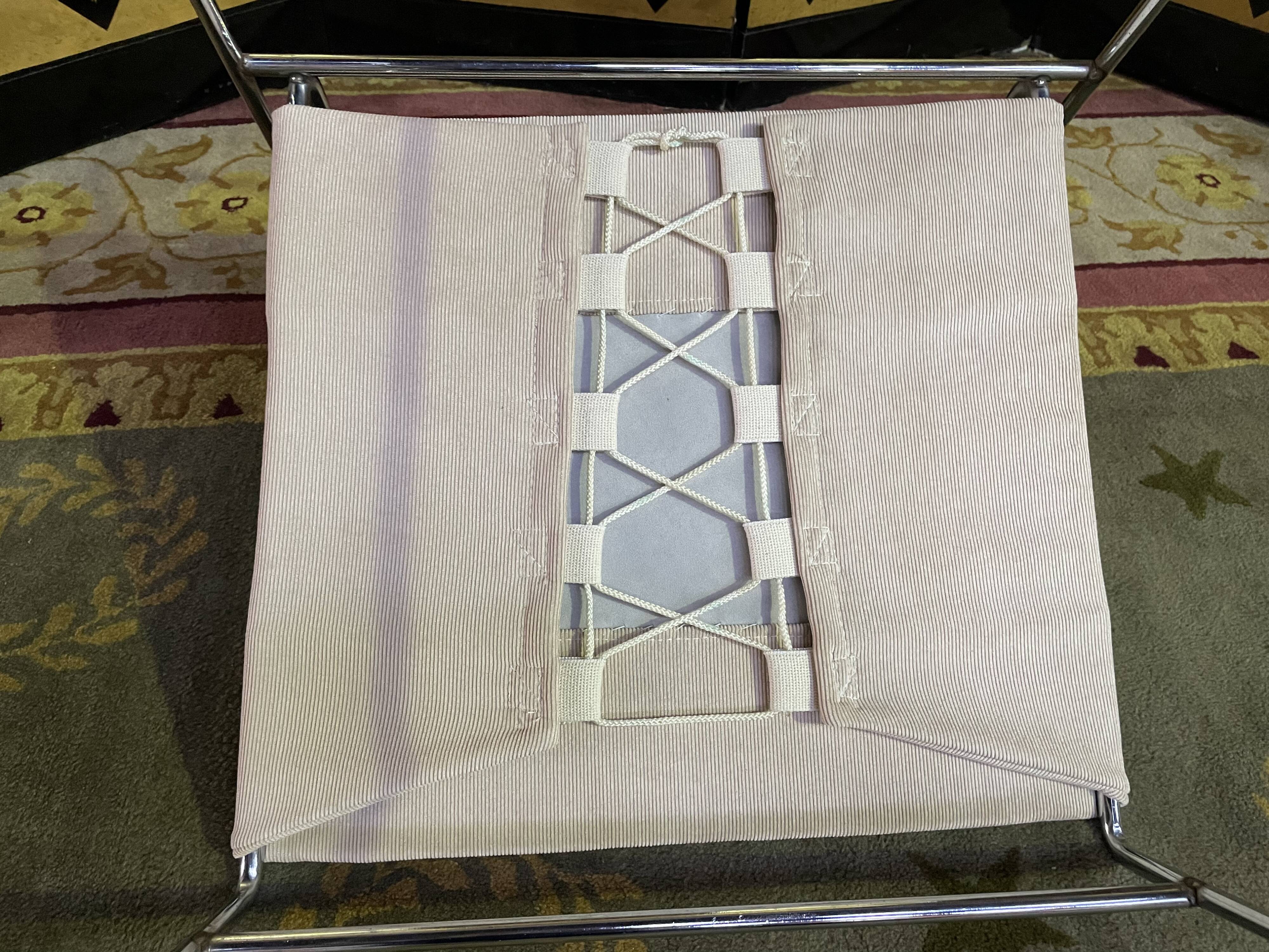 8 1970 chairs in chromed metal "made an Italy" restored