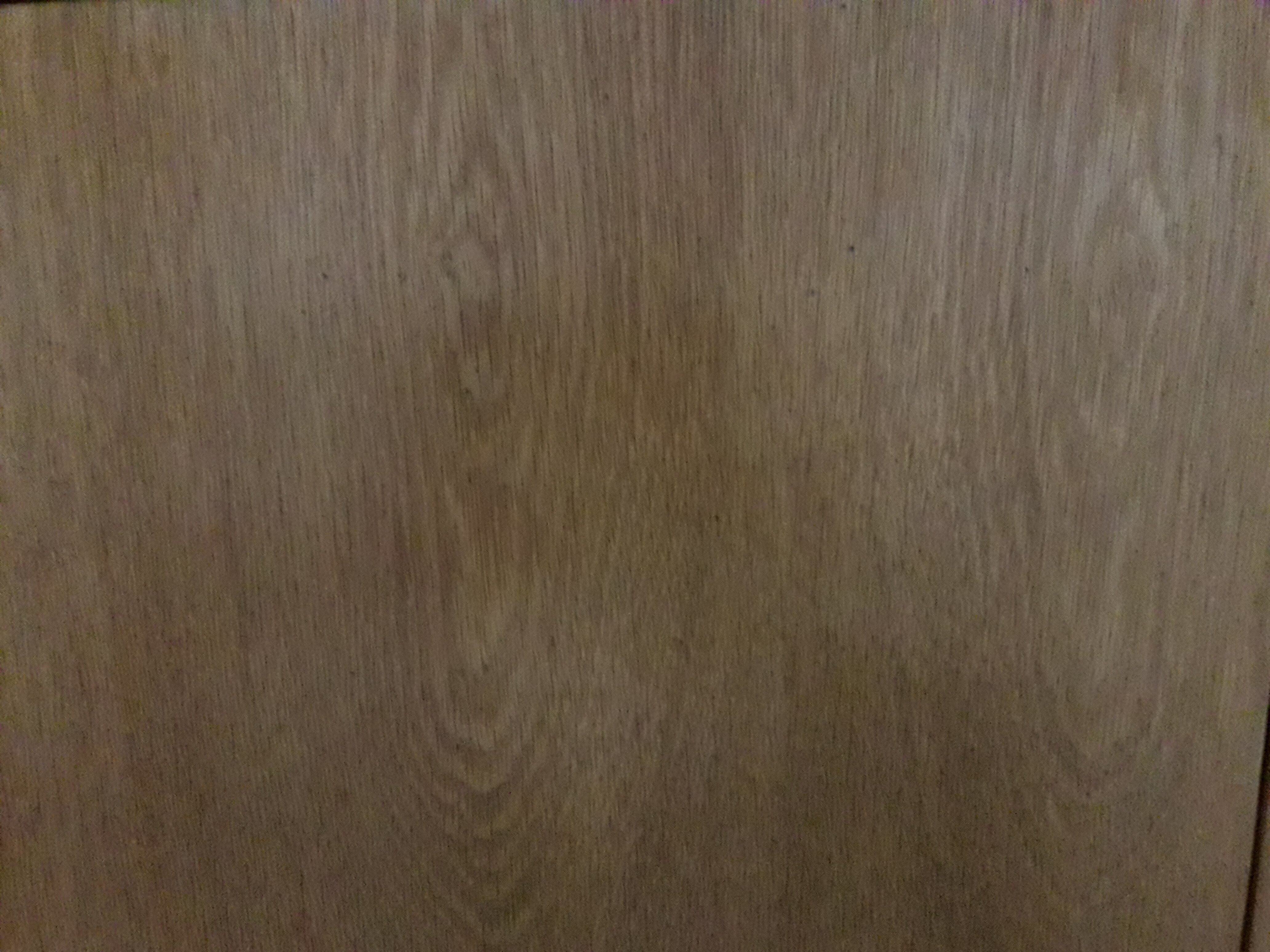 Armoire asymétrique pieds moustache
