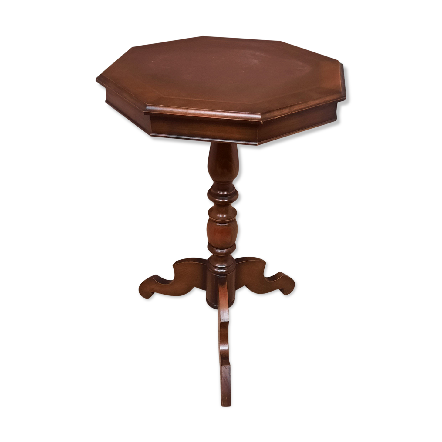 Gieridon on central foot