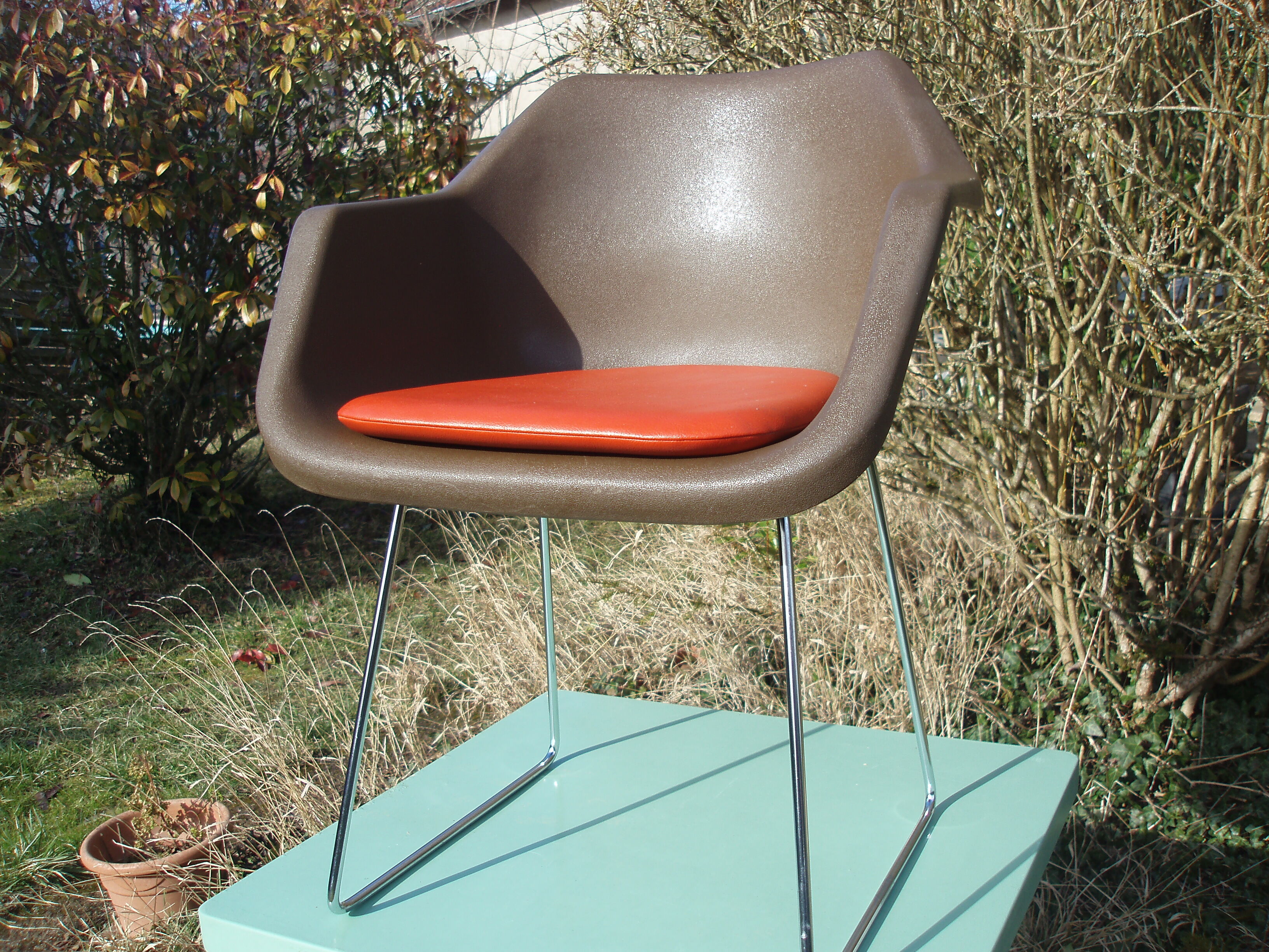 Set of 4 armchairs Robin day model created in 1967 edited by hill