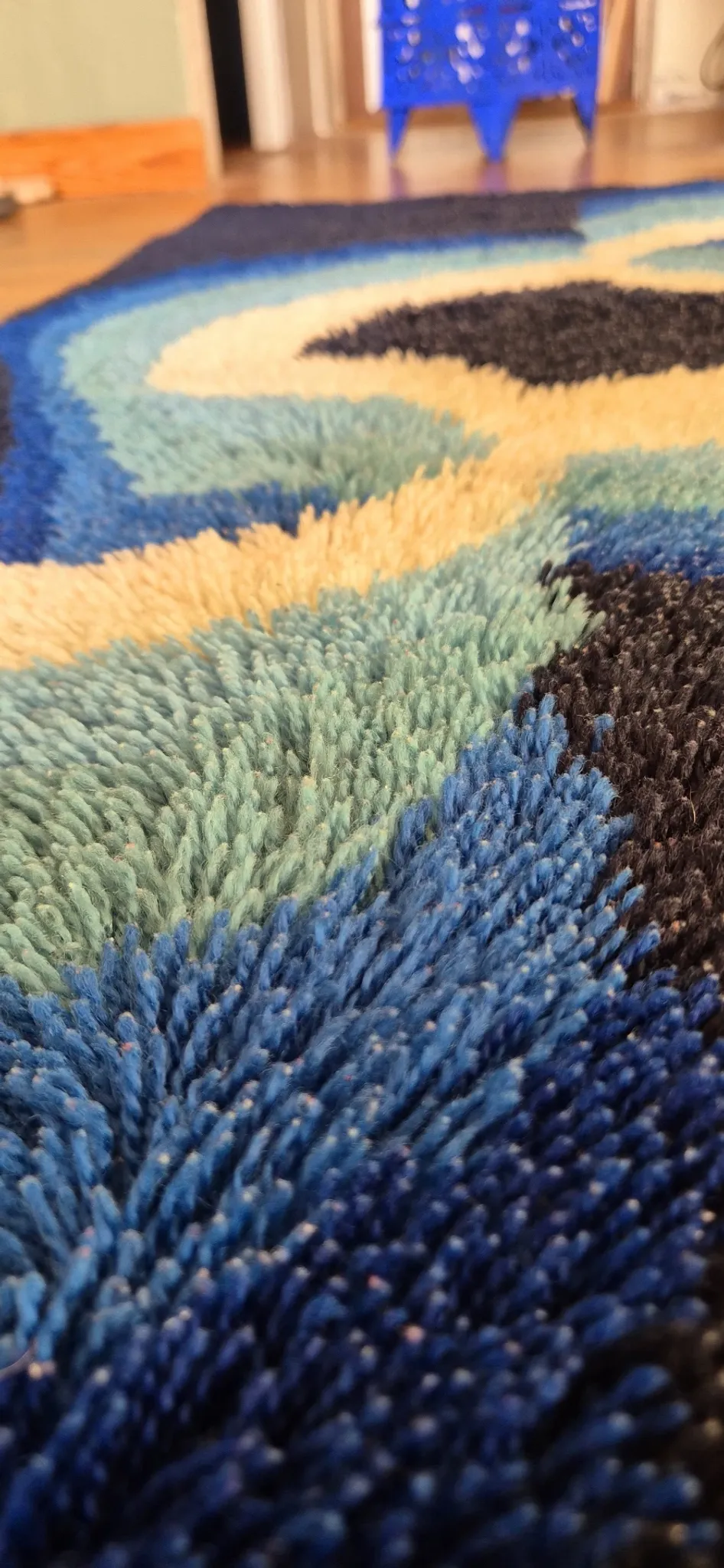 Vintage blue Space Age carpet from the 1970s in long pile wool.