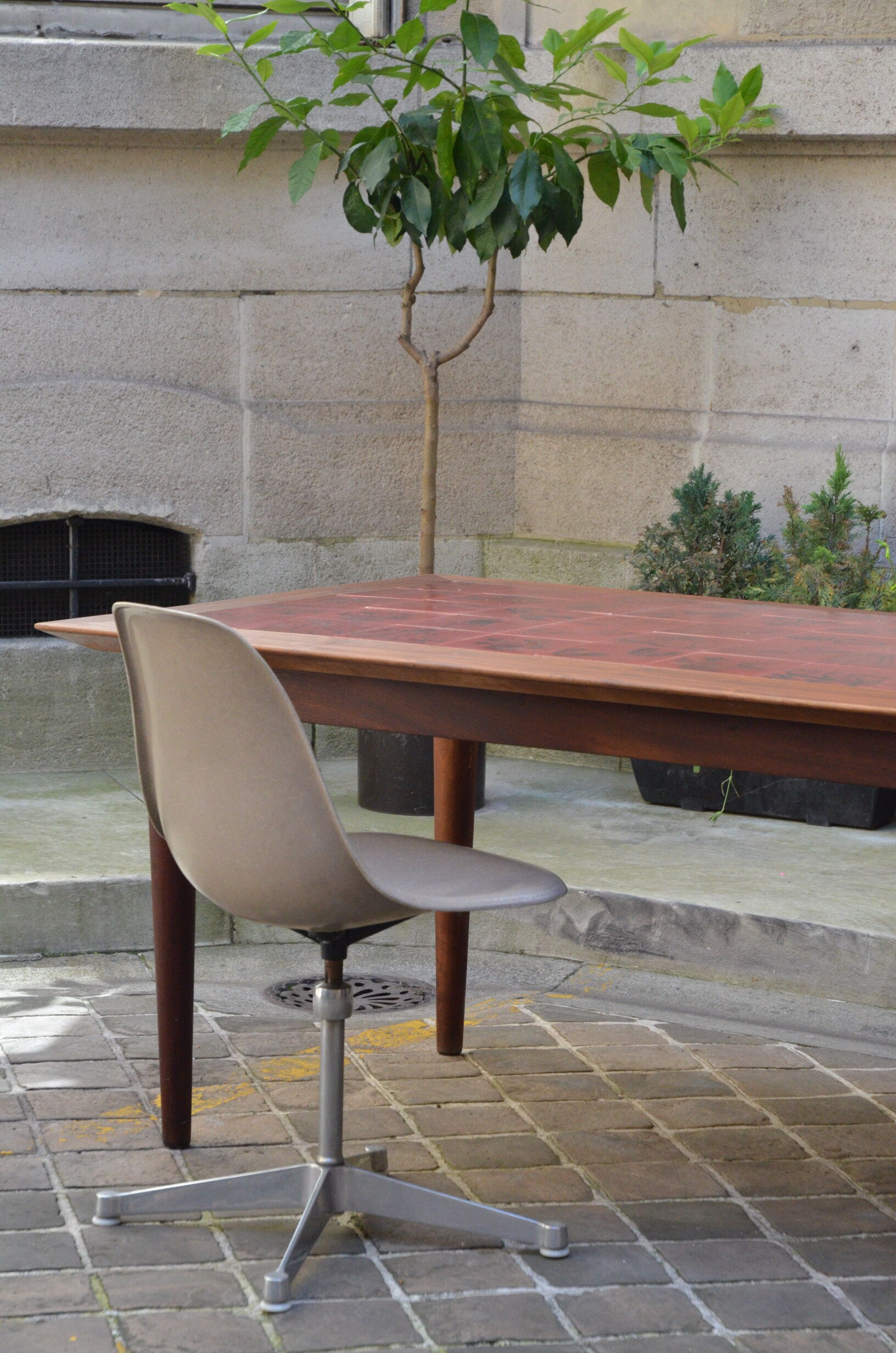 Dining table in wood and ceramic