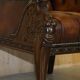 Ensemble Chesterfield cuir avec lion sculpté à la main restauré