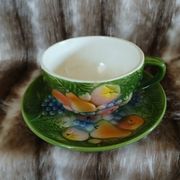 Tasse + soucoupe anciennes en barbotine