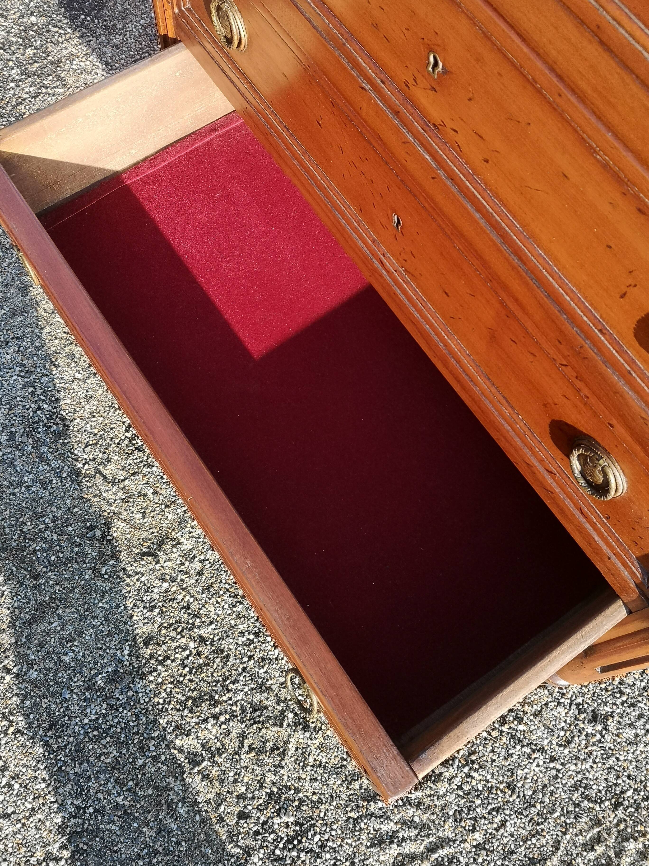 Chest of drawers, Louis XVI style