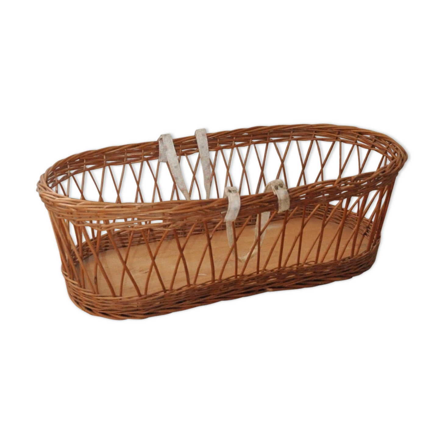 Rattan and wicker bassinet