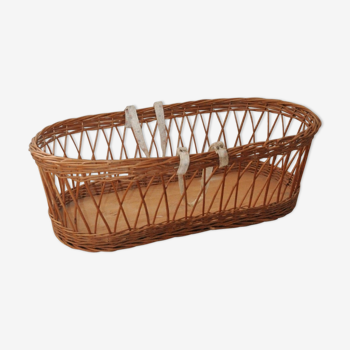 Rattan and wicker bassinet