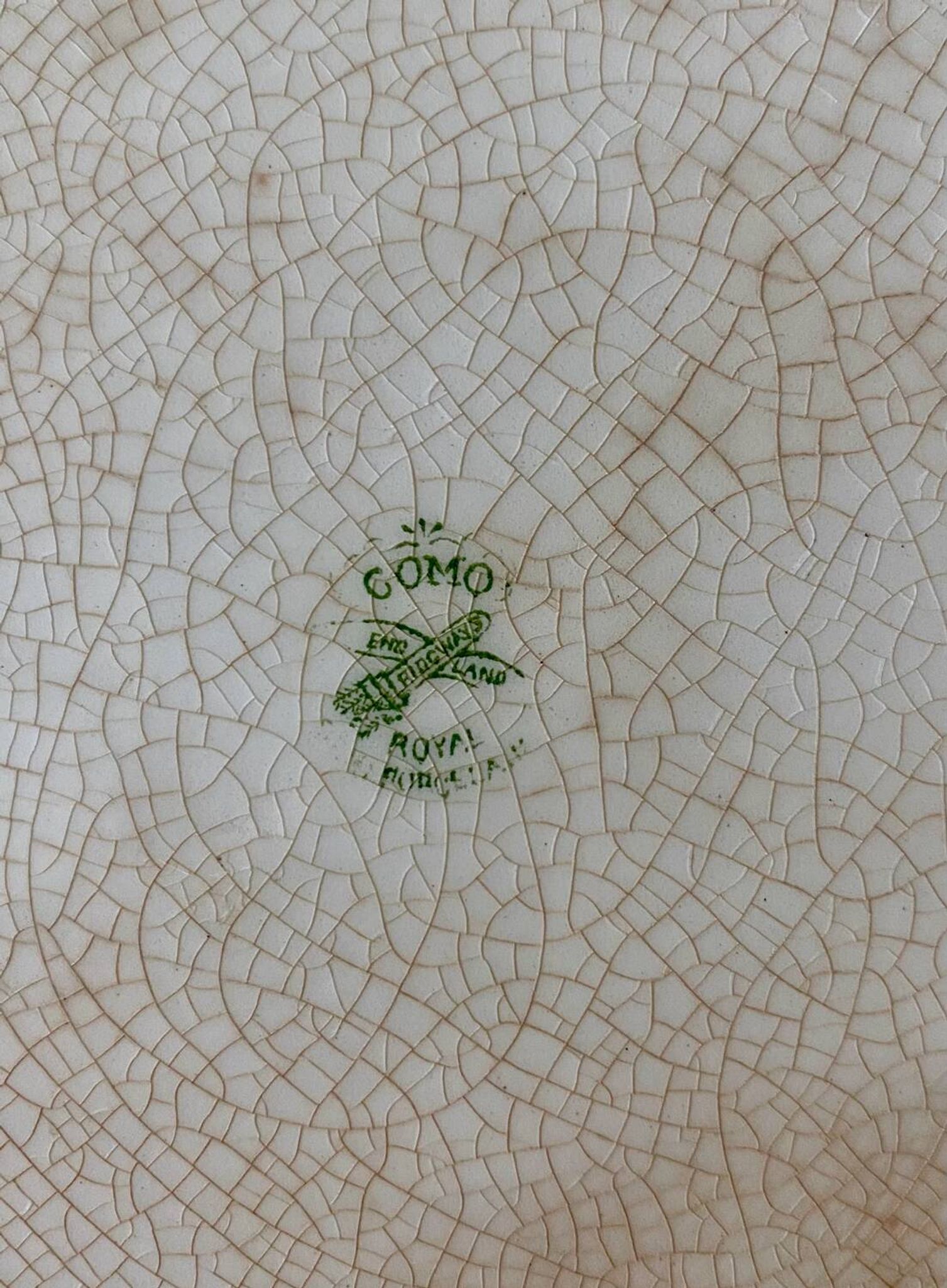 Plat en terre de fer porcelaine anglaise