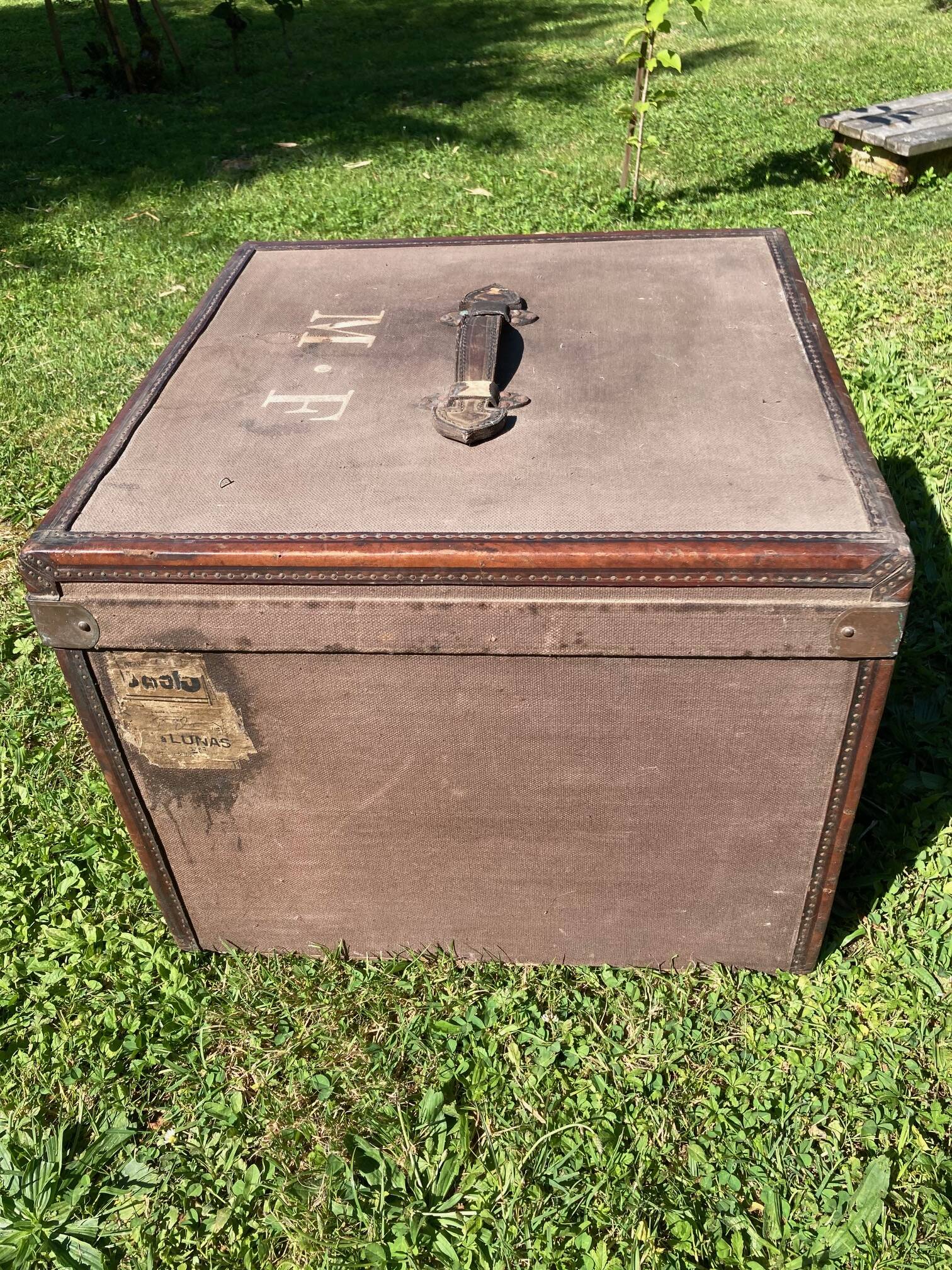 Ancienne malle de voyage, caisse de transport en bois et cuir 1900