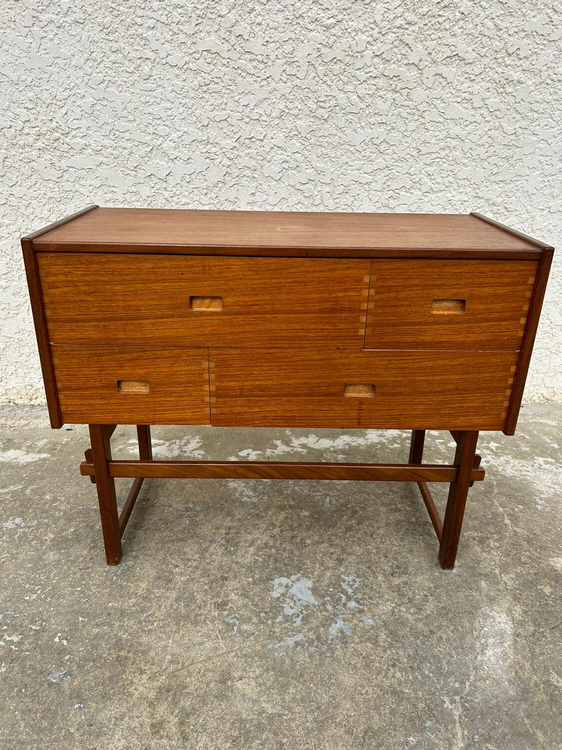 Scandinavian chest of drawers 4 drawers