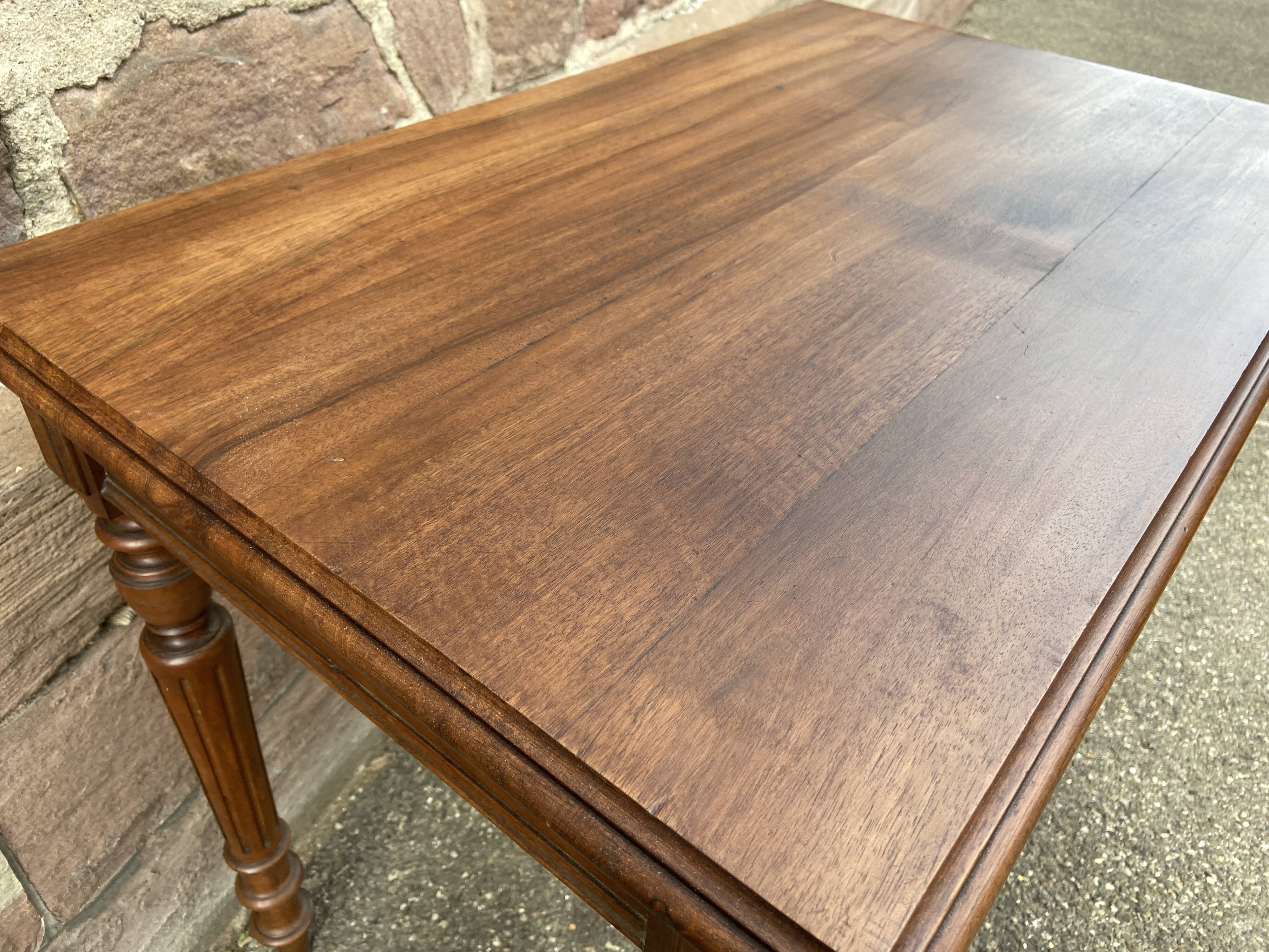 Small flat desk 1900 walnut