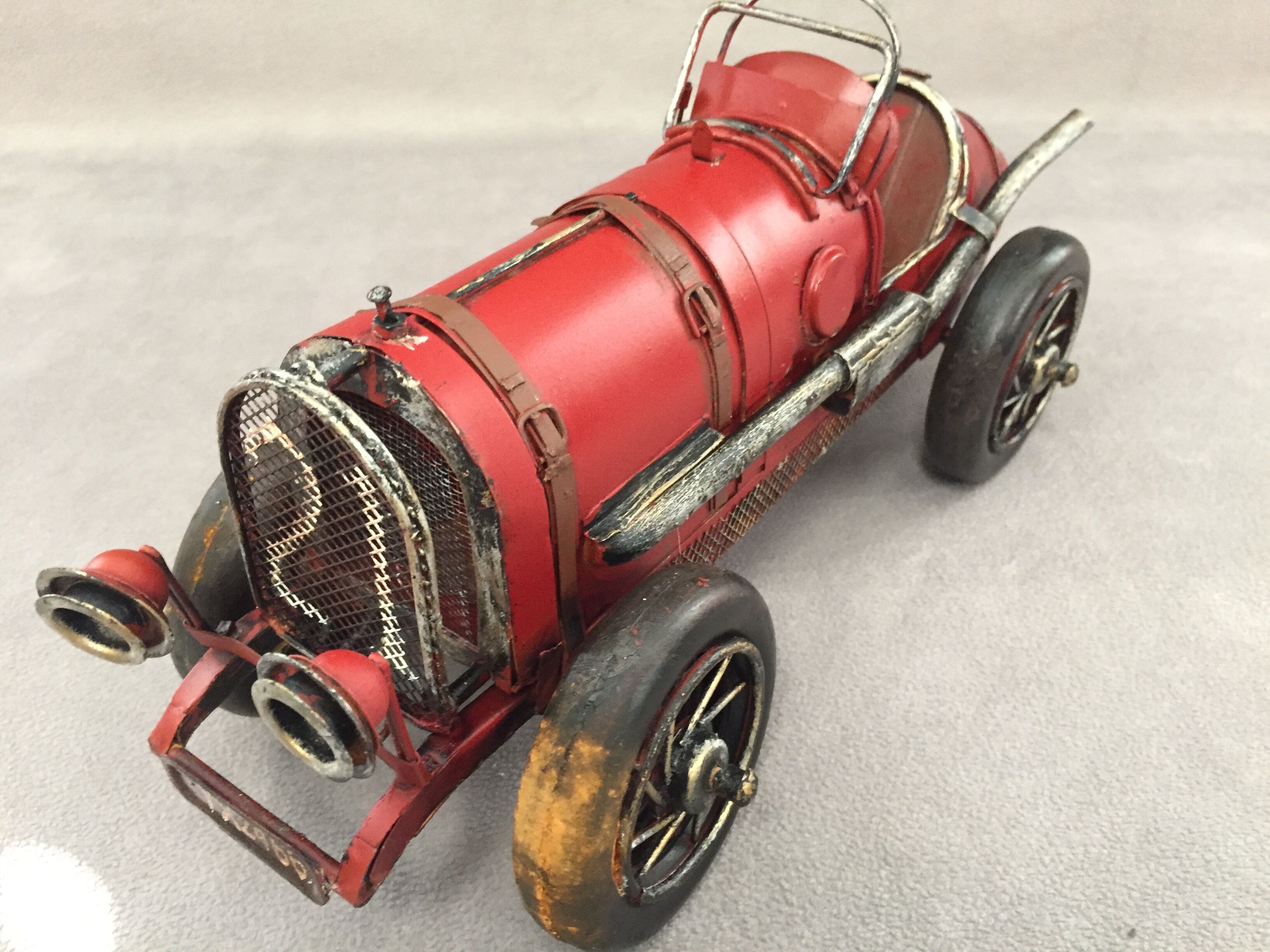 Model reproduction old car bugatti 1920 tin metal