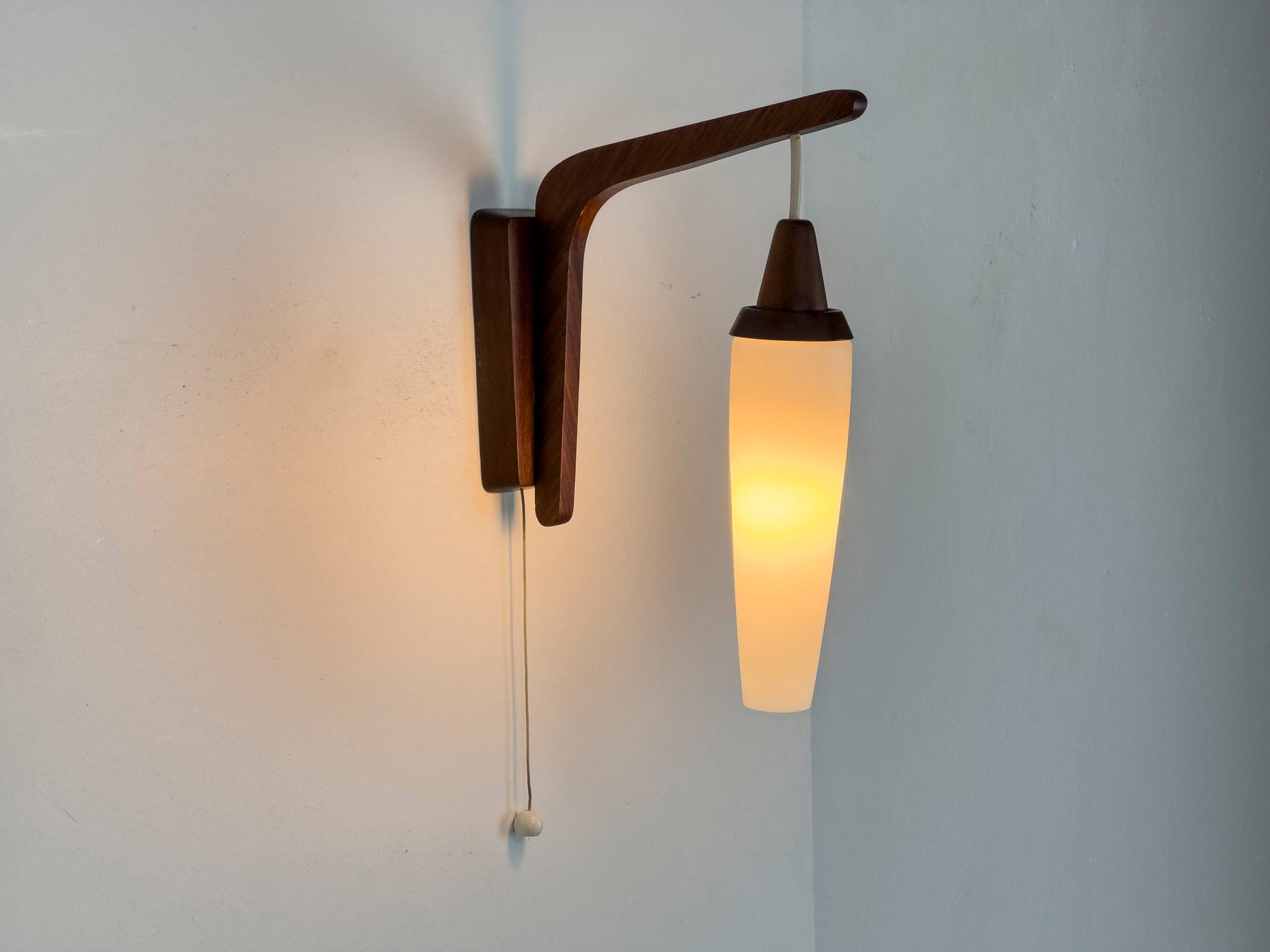 Applique en teck et opaline, 1960