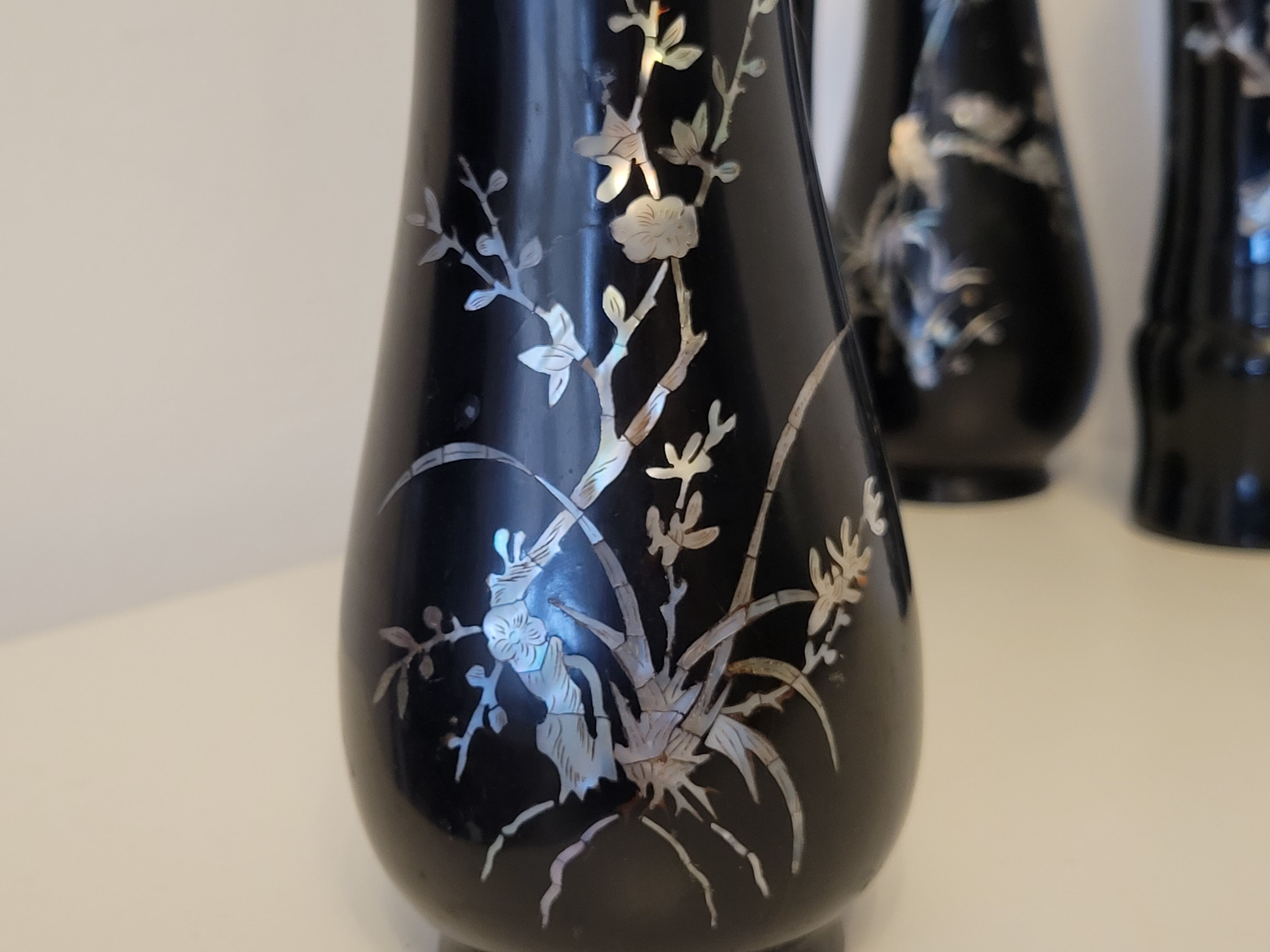 5 Vietnam vases black lacquered wood and mother-of-pearl inlays