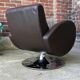 Fauteuil design en cuir chocolat