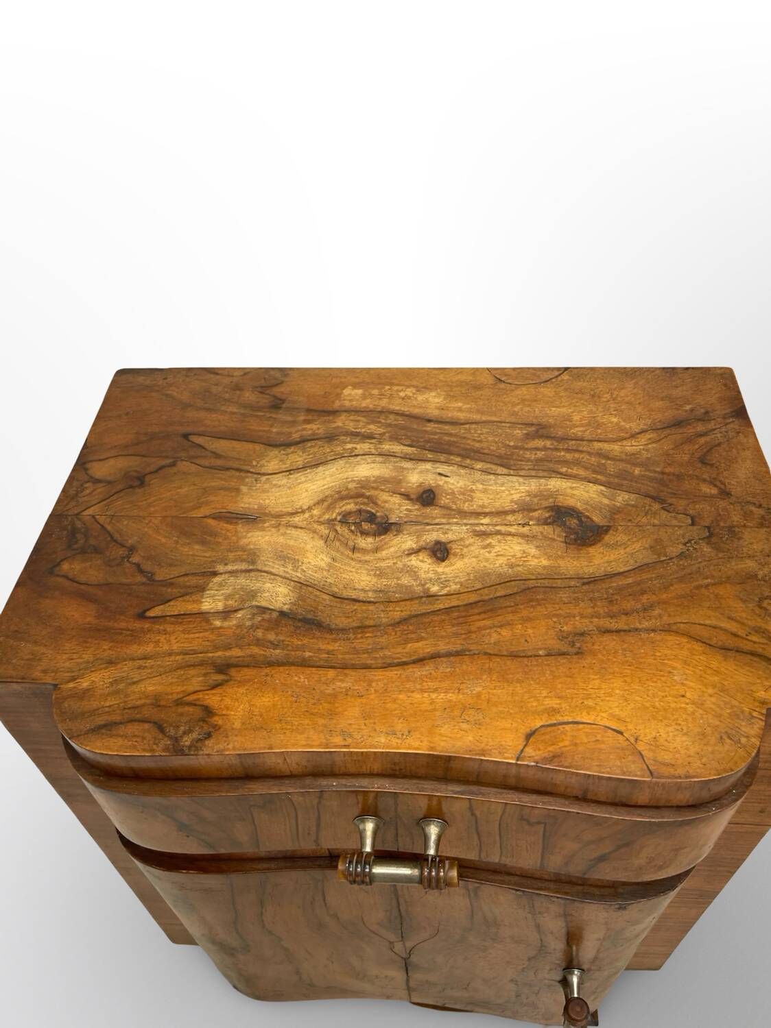 Tables de chevet Art déco italiennes en ronce de noyer, années 1930.