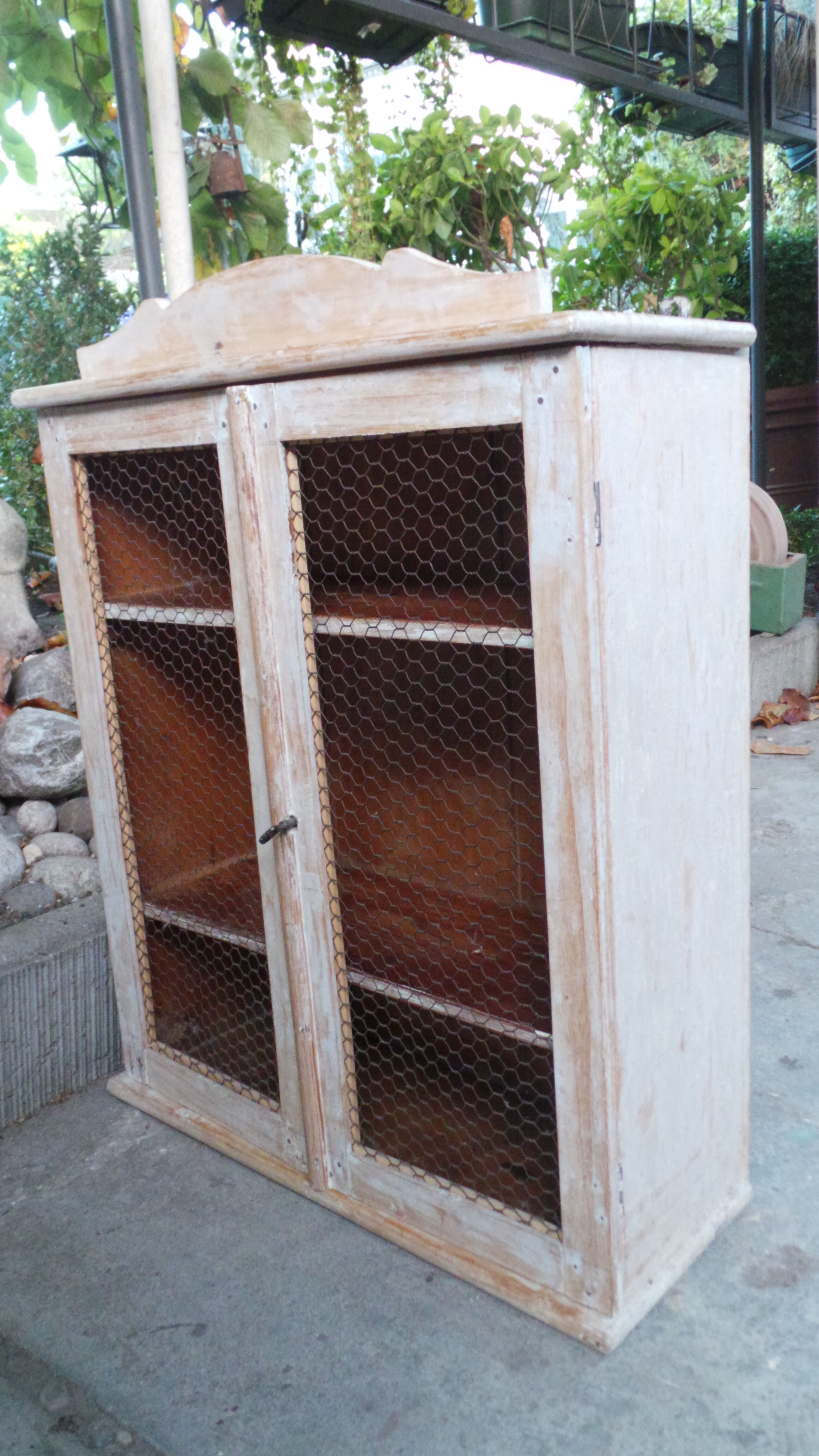 Screened medicine cabinet