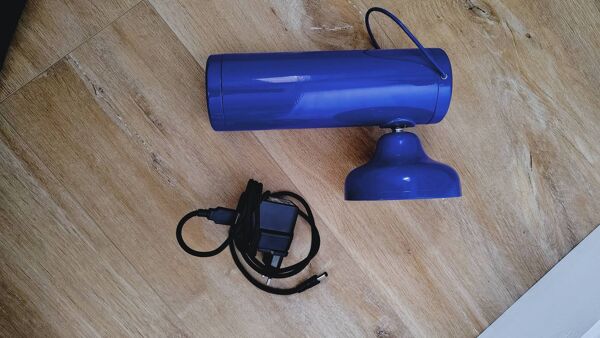 M Lamp de David Irwin, Éditeur Juniper, Lampe sur batterie portative nomade