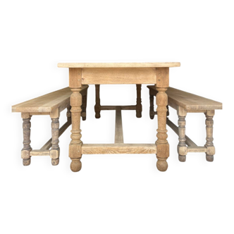 Farm table and its 2 benches in solid oak.