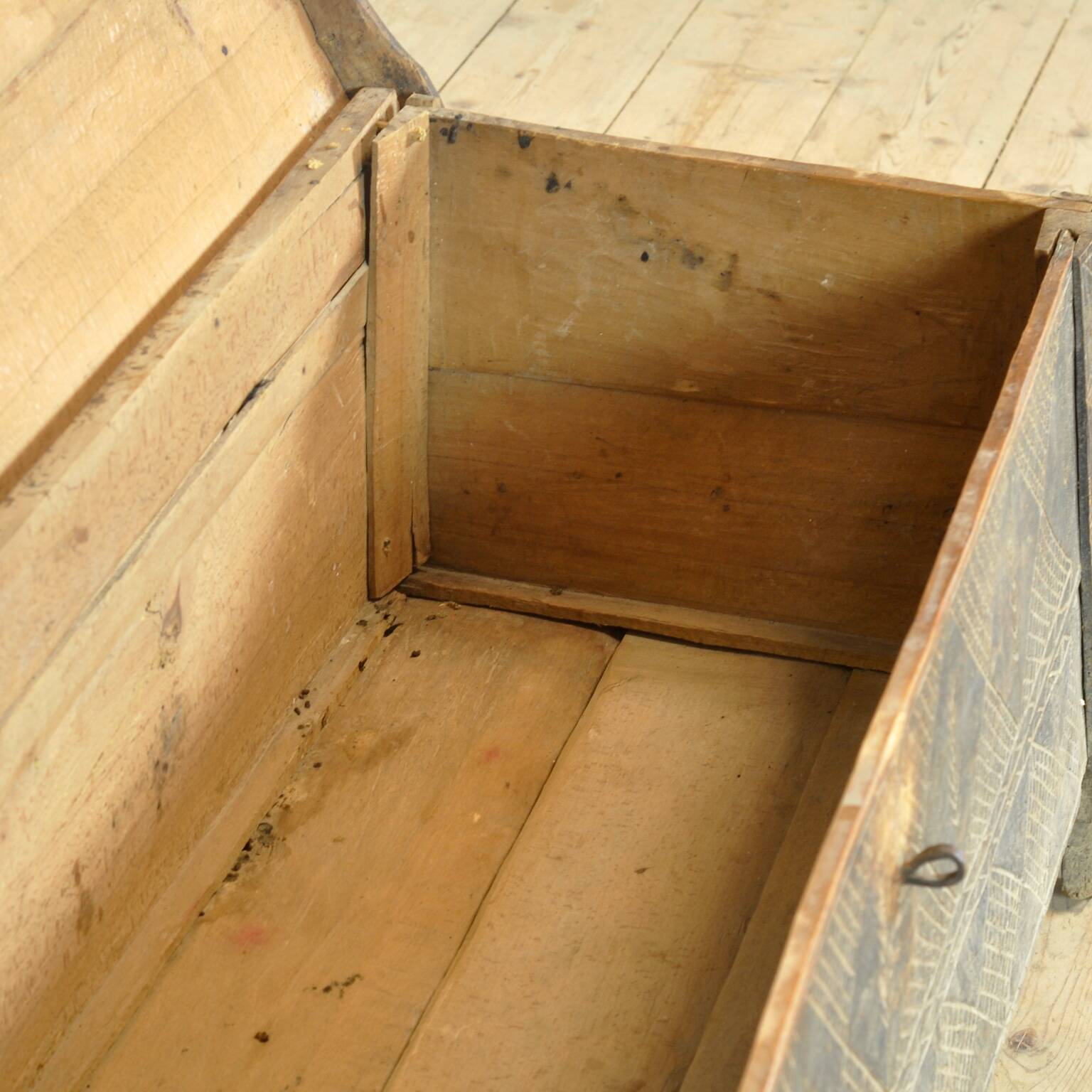 Antique beech shepherd's chest, 1820s