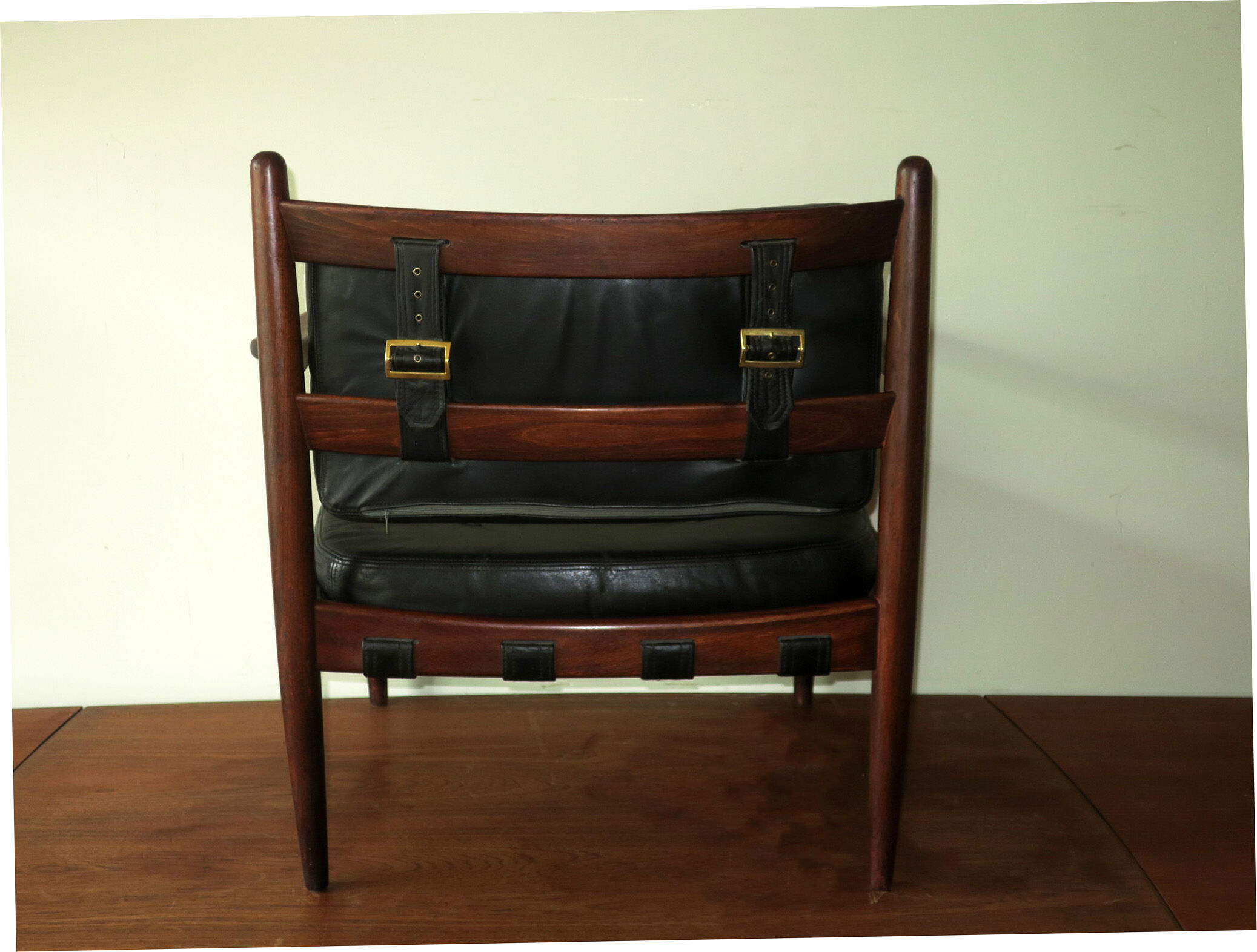 Fauteuil safari en cuir et teck Danemark 1960s