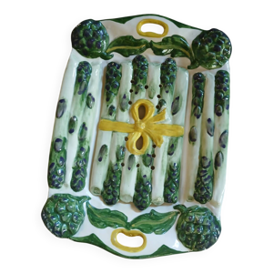 Plat ancien en barbotine