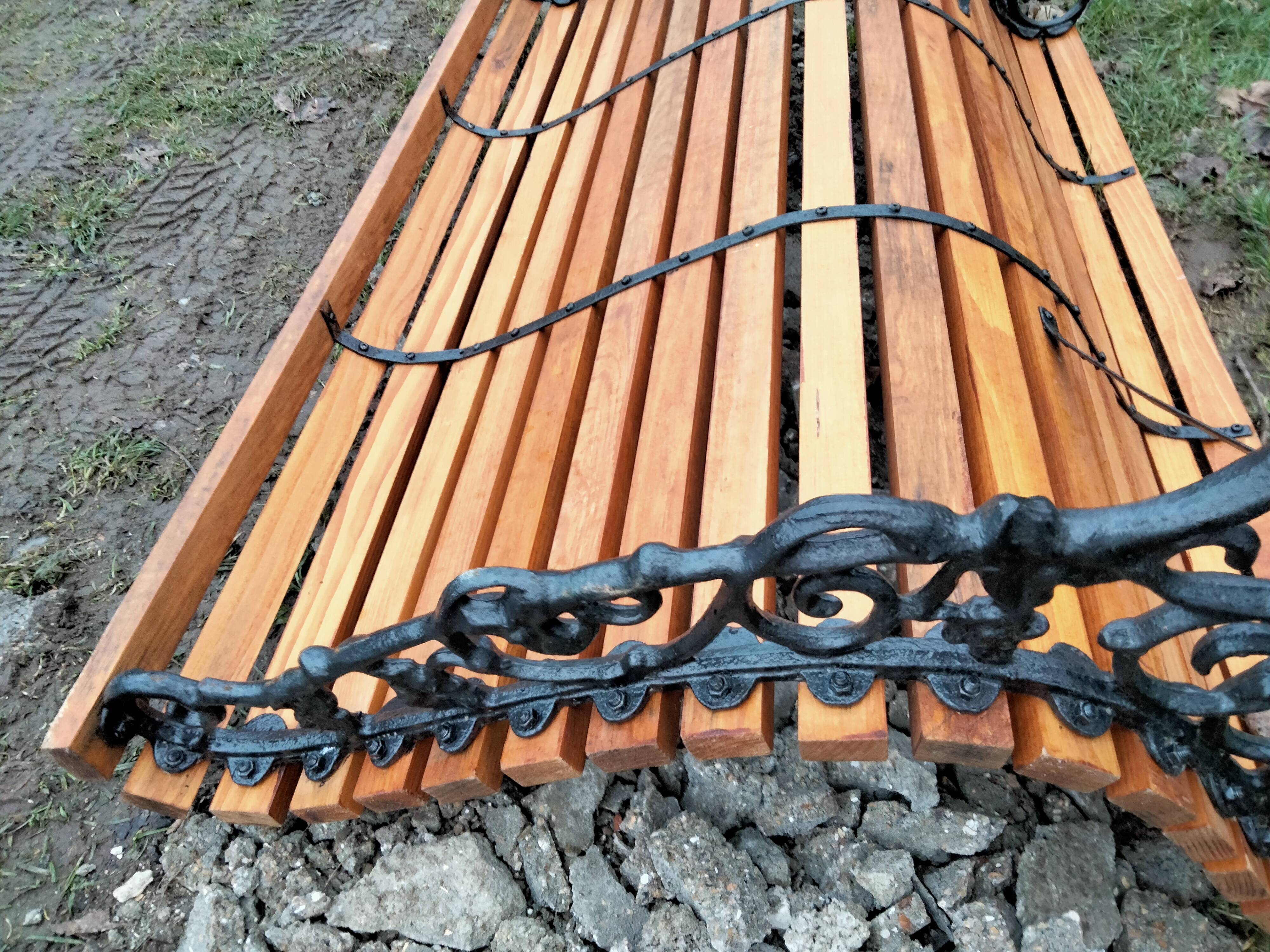 Old garden bench with vintage cast iron legs xxeme